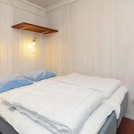 11 Person Holiday In Str By